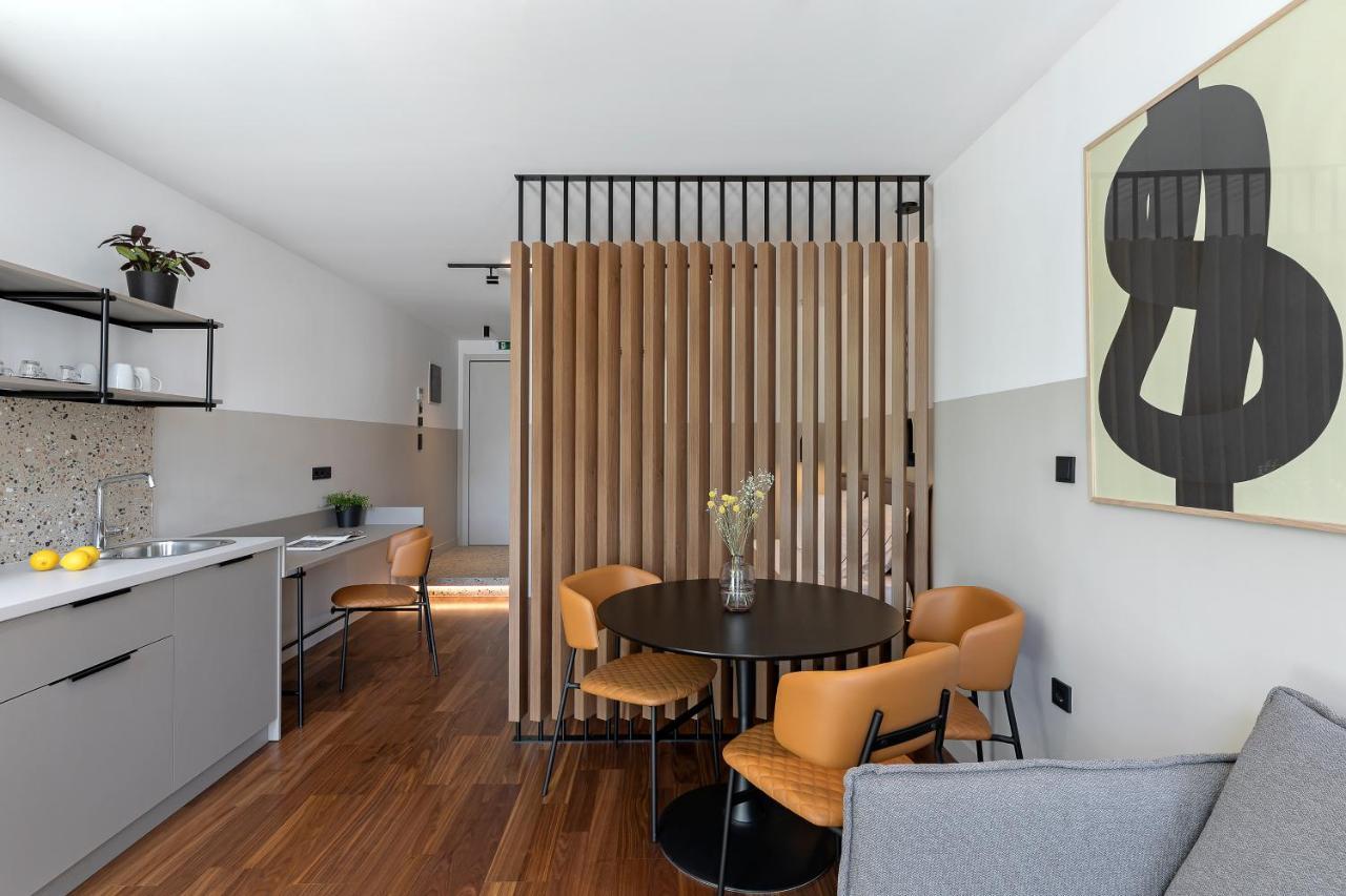 The Athenians Art Apartments Esterno foto